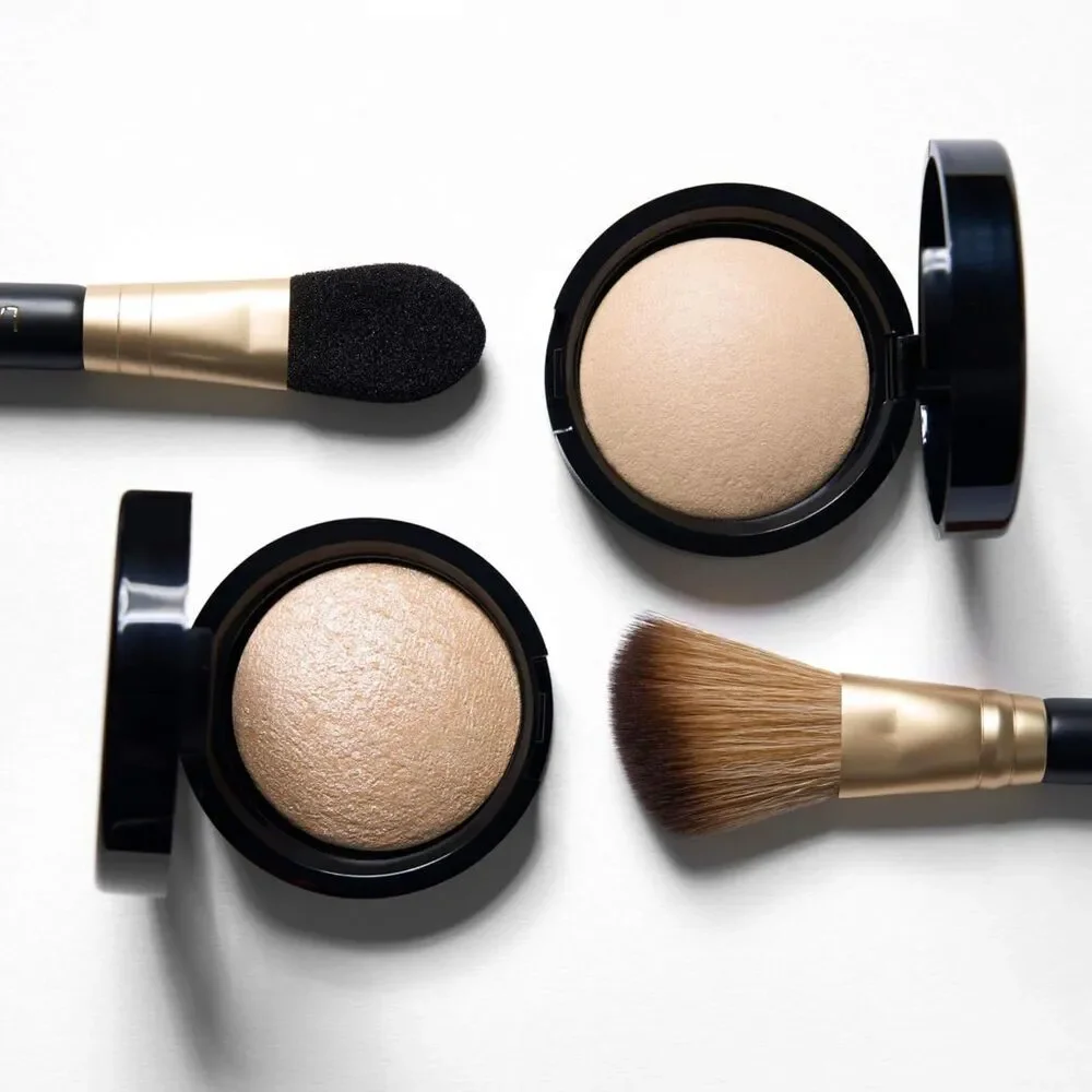 Laura Geller Dual-Ended Multi purpose Makeup Brush for Flawless Application